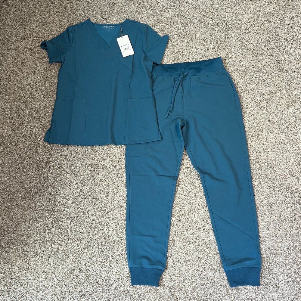 Mandala Scrub Set 9 Pocket Joggers + V-neck Scrub Top, size XS - Harbor Blue NWT